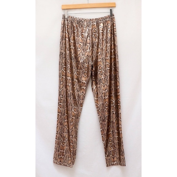 CBR | White Button Down Shirt with Snake Print Accent Leggings | Size L - Picture 10 of 16